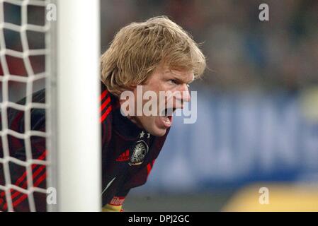 12. Mai 2006 - GELSENKIRCHEN, Deutschland - OLIVER KAHN. DEUTSCHLAND & FC BAYERN MÜNCHEN. DEUTSCHLAND V FRANKREICH. GELSENKIRCHEN, GERMANY.15/11/2003.DIE19659. K47872. VORSCHAU WM 2006. (Kredit-Bild: © Globe Photos/ZUMAPRESS.com) Stockfoto