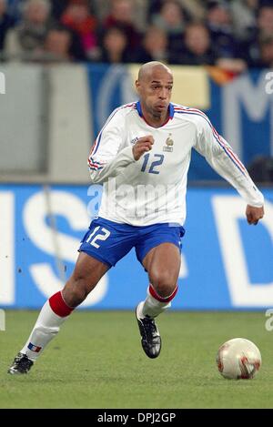 12. Mai 2006 - GELSENKIRCHEN, Deutschland - THIERRY HENRY. FRANKREICH & ARSENAL FC. DEUTSCHLAND V FRANKREICH. GELSENKIRCHEN, GERMANY.15/11/2003.DIE19632. K47872. VORSCHAU WM 2006. (Kredit-Bild: © Globe Photos/ZUMAPRESS.com) Stockfoto