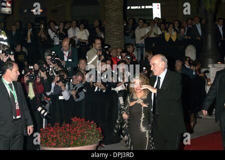 12. Oktober 2006 - Rom, Italien - MICHELINE DE ROQUEBRUNE & SEAN CONNERY. SCHAUSPIELER & WIFE.1ST ROME INTERNATIONAL FILMFESTIVAL. Rom, ITALY.12-Oct-06.DIE19098.CREDIT:-K51014 (Kredit-Bild: © Globe Photos/ZUMAPRESS.com) Stockfoto