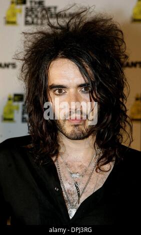 14. Oktober 2006 - die Royal Albert Hall, LONDON, ENGLAND - RUSSELL BRAND.COMEDIAN.THE geheimen POLICEMANS BALL. DIE ROYAL ALBERT HALL, LONDON, ENGLAND.14 Oktober 2006.DIE19217. Bildnachweis:-K51014 (Kredit-Bild: © Globe Photos/ZUMAPRESS.com) Stockfoto