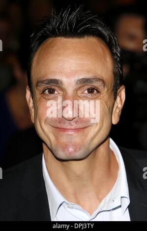 18. Oktober 2006 - Palace Theatre, LONDON, ENGLAND - HANK AZARIA. ACTOR.UK-PREMIERE DER NEUEN WEST END SHOW "SPAMALOT". PALACE THEATRE, LONDON, ENGLAND.17 Oktober 2006.DIE19266. Bildnachweis:-K51014 (Kredit-Bild: © Globe Photos/ZUMAPRESS.com) Stockfoto