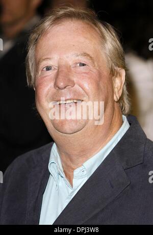 18. Oktober 2006 - Palace Theatre, LONDON, ENGLAND - TIM BROOKE-TAYLOR. ACTOR/WRITER.UK-PREMIERE DER NEUEN WEST END SHOW "SPAMALOT". PALACE THEATRE, LONDON, ENGLAND.17 Oktober 2006.DIE19268. Bildnachweis:-K51014 (Kredit-Bild: © Globe Photos/ZUMAPRESS.com) Stockfoto