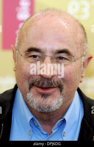 10. Oktober 2006 - 63. Filmfestspiele von Venedig, Venedig, Italien - BOB HOSKINS. SCHAUSPIELER. HOLLYWOODLAND, PHOTOCALL.63RD Filmfestspiele von Venedig, Venedig, ITALY.31-Aug-06.LAS72609.CREDIT:-K50574 (Kredit-Bild: © Globe Photos/ZUMAPRESS.com) Stockfoto