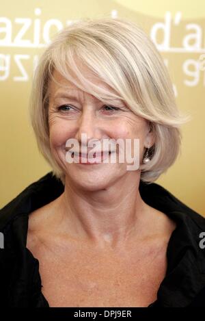 10. Oktober 2006 - 63. Filmfestspiele von Venedig, Venedig, Italien - HELEN MIRREN. SCHAUSPIELERIN. DIE Königin, PHOTOCALL.63RD Filmfestspiele von Venedig, Venedig, ITALY.02-Sep-06.LAS72936.CREDIT:-K50574 (Kredit-Bild: © Globe Photos/ZUMAPRESS.com) Stockfoto