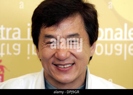 10. Oktober 2006 - 63. Filmfestspiele von Venedig, Venedig, Italien - JACKIE CHAN. SCHAUSPIELER. ROB-B-HOOD, PHOTOCALL.63RD Filmfestspiele von Venedig, Venedig, ITALY.08-Sep-06.LAS73507.CREDIT:-K50574 (Kredit-Bild: © Globe Photos/ZUMAPRESS.com) Stockfoto