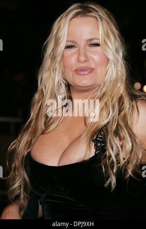 27. Dezember 2006 - Los Angeles, Kalifornien, USA - JENNIFER COOLIDGE. SCHAUSPIELERIN. FOR YOUR CONSIDERATION FILM PREMIERE. DGA, LOS ANGELES, Kalifornien, USA.13 November 2006.LAS75935. K51177. CREDIT: (Kredit-Bild: © Globe Photos/ZUMAPRESS.com) Stockfoto