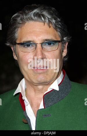 20. Februar 2006 - Hollywood, LOS ANGELES, USA - MICHAEL NOURI. SCHAUSPIELER. LETZTEN URLAUB, PREMIERE. CINERAMA DOME, HOLLYWOOD, LOS ANGELES, USA.01-12-2006.LAP63418.K46879.CREDIT von (Kredit-Bild: © Globe Photos/ZUMAPRESS.com) Stockfoto