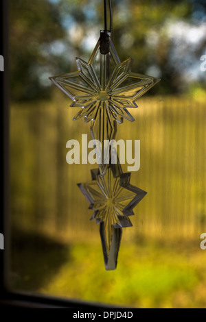 LED Weihnachtsbeleuchtung Schneeflocke hängen Stockfoto