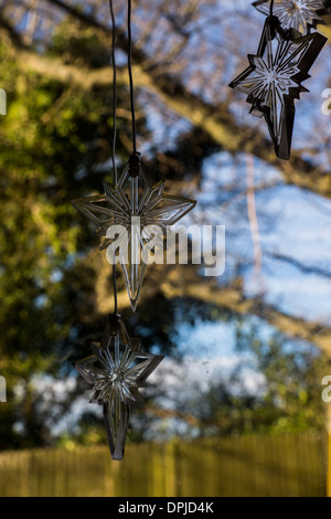 LED Weihnachtsbeleuchtung Schneeflocke hängen Stockfoto