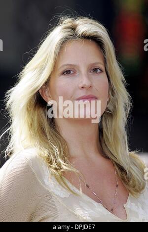 10. Januar 2006 - Hollywood, LOS ANGELES, USA - PENNY LANCASTER. MODELL. ROD STEWART HOLLYWOOD WALK OF FAME. HOLLYWOOD, LOS ANGELES, USA.11 Okt 05.LAP61161.K46239. (Kredit-Bild: © Globe Photos/ZUMAPRESS.com) Stockfoto