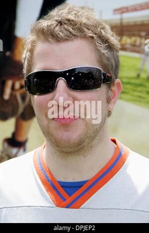 8. August 2006 - Westwood, LOS ANGELES, USA - NICK SWARDSON. SCHAUSPIELER. BANKDRÜCKER, SPIEL. UCLA, WESTWOOD, LOS ANGELES, USA.04-02-2006.LAR69110.K49255. (Kredit-Bild: © Globe Photos/ZUMAPRESS.com) Stockfoto