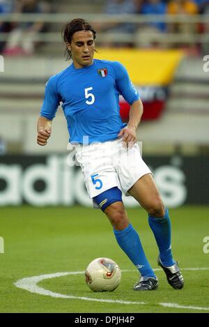 12. Mai 2006 - Italien V Kroatien - FABIO CANNAVARO. ITALIEN & PARMA. IBARAKI, IBARAKI, JAPAN. ITALIEN V CROATIA.08/06/2002.DI3464. K47872. VORSCHAU WM 2006. (Kredit-Bild: © Globe Photos/ZUMAPRESS.com) Stockfoto