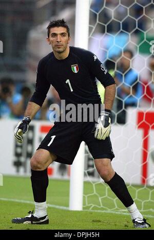 12. Mai 2006 - Italien V Kroatien - GIANLUIGI BUFFON. ITALIEN & PARMA. IBARAKI KASHIMA STADIUM, IBARA. ITALIEN V CROATIA.08/06/2002.DIB4861. K47872. VORSCHAU WM 2006. (Kredit-Bild: © Globe Photos/ZUMAPRESS.com) Stockfoto