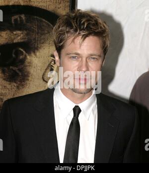 12. Dezember 2006 - New York, NY, USA - 11. Dezember 2006 - New York, NY USA - Brad Pitt besucht die Weltpremiere des Spionage-Thriller "THE GOOD SHEPHERD'' im Ziegfeld Theatre, das Tribeca Film Institute profitieren und von Universal Pictures, Morgan Creek Productions & Tribeca Productions präsentiert.   Bildnachweis: Anthony G. Moore / K51055AGM (Kredit-Bild: © Globe Fotos/ZUMAPR Stockfoto