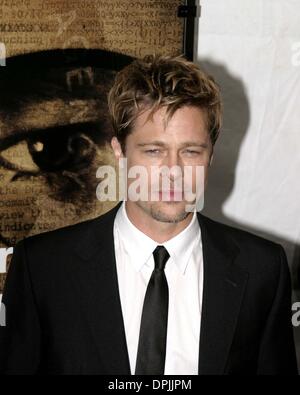 12. Dezember 2006 - New York, NY, USA - 11. Dezember 2006 - New York, NY USA - Brad Pitt besucht die Weltpremiere des Spionage-Thriller "THE GOOD SHEPHERD'' im Ziegfeld Theatre, das Tribeca Film Institute profitieren und von Universal Pictures, Morgan Creek Productions & Tribeca Productions präsentiert.   Bildnachweis: Anthony G. Moore / K51055AGM (Kredit-Bild: © Globe Fotos/ZUMAPR Stockfoto