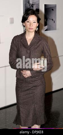 20. März 2006 - New York, NY, USA - Lucy Liu besucht Premiere von (3 Nadeln) Film im Museum of Modern Art.  Der Film wurde von Wolfe Releasing präsentiert... ANTHONY G MOORE / 2006. K47264AGM (Kredit-Bild: © Globe Photos/ZUMAPRESS.com) Stockfoto