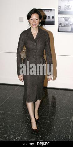 20. März 2006 - New York, NY, USA - Lucy Liu besucht Premiere von (3 Nadeln) Film im Museum of Modern Art.  Der Film wurde von Wolfe Releasing präsentiert... ANTHONY G MOORE / 2006. K47264AGM (Kredit-Bild: © Globe Photos/ZUMAPRESS.com) Stockfoto