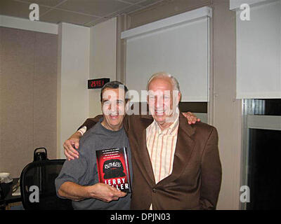 19. September 2006 - K49900MK. GÄSTE IN DER JOEY REYNOLDS SHOW NEW YORK 18.09.2006. MARK KASNER - JOEY REYNOLDS und JERRY HELLER(Credit Image: © Globe Photos/ZUMAPRESS.com) Stockfoto