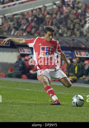 8. Januar 2006 - Lissabon, Portugal - 20060108: Lissabon, PORTUGAL - Benfica gewinnt 2: 0 gegen Passos de Ferreira in der ersten Spiel für die 2. Etappe der Superliga. Benfica verwendet 3 seine Winter-Verstärkungen... In Bild Laurent Robert... ALVARO ISIDORO/LisbonFILES...   K46342 (Kredit-Bild: © Globe Photos/ZUMAPRESS.com) Stockfoto