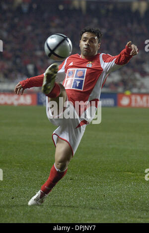 8. Januar 2006 - Lissabon, Portugal - 20060108: Lissabon, PORTUGAL - der portugiesischen Meister den fünften Sieg in Folge heute (2-0), in einem Spiel erreichte, wo Paços de Ferreira eingegeben, gut, aber haben nicht verwenden, um zwei gezüchtete Chancen nutzen... Benfica bestieg den 2. Platz und stellt den Druck auf den FC Porto... In Bild Miccoli (Benfica)... ALVARO ISIDORO/LisbonFILES...   K463 Stockfoto