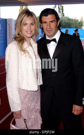 24. Februar 2006 - Lissabon, PORTUGAL - 20040510: Lissabon, PORTUGAL: Laureus World Sports Awards 2004 im Centro Cultural de Belém in Lissabon ehrt die größten Sportlerinnen und Sportler aus der ganzen Welt. Portugiesischer Fußballspieler Luis Figo und Frau Helen Sverige... Â © PAULO MARTINS-Lissabon-Dateien - K46936(Credit Image: © Globe Photos/ZUMAPRESS.com) Stockfoto