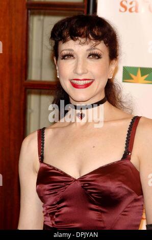 15. November 2006 - New York, New York - CHICAGO feiert 10 Jahre am Broadway mit einem Gala-Benefizveranstaltung für SafeHorizons im Ambassador Theater in Manhattan am November 14,2006... Andrea Renault K50741AR. BEBE NEUWIRTH (Kredit-Bild: © Globe Photos/ZUMAPRESS.com) Stockfoto