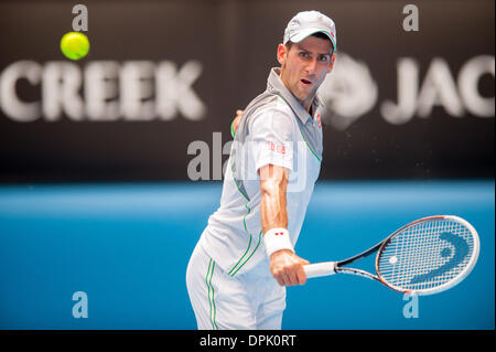 Melbourne, Victoria, Australien. 15. Januar 2014. Verteidigung der Australian Open Champion Novak Djokovic (SRB) nahm auf L. Mayer (ARG) in den dritten Tag, zweite Runde spielen. Djokovic schlagen Mayer 6-0, 6-4, 6-4 in Melbourns Rod Laver Arena. Credit: Ken Hawkins/ZUMAPRESS.com/Alamy Live-Nachrichten Stockfoto