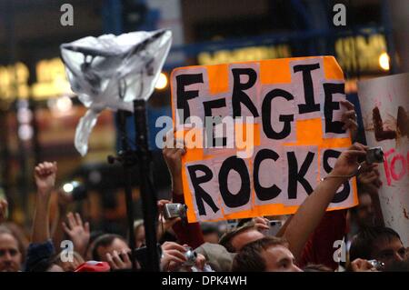 15. September 2006 - wurde von NBC heute TOYOTA Sommer-Konzertreihe in den NBC STUDIOS im ROCKEFELLER CENTER in NEW YORK CITY.09-15-2006 abgehalten. ANDREA RENAULT-2006.FERGIE FANS. K49865AR (Kredit-Bild: © Globe Photos/ZUMAPRESS.com) Stockfoto