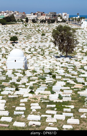 Städtischen muslimischer Friedhof liegt in der Nähe des Mausoleums namens Habib Bourguiba in Stadt Zentrum von Monastir, Tunesien Stockfoto