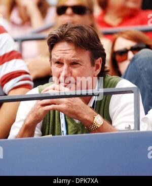 28. August 2006 - New York, New York, USA - K49434AR. US OPEN 2006 in FLUSHING MEADOW PARK QUEENS, NEW YORK NewYork 28.08.2006. ANDREA RENAULT-JIMMY CONNORS(Credit Image: © Globe Photos/ZUMAPRESS.com) Stockfoto