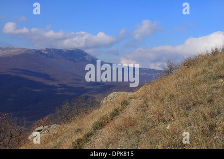 Pfad in Bergen im Herbst Stockfoto