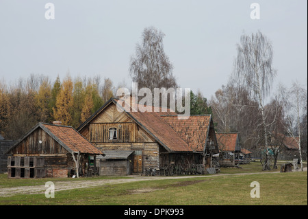 Osterhasen auf dem grünen Rasen. Zwei Kaninchen Essen Grasgrün Stockfoto