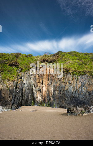 Kleine Felsen Ordovizium mariner Sedimente Stradbally Cove, in der Copper Coast Geopark, Grafschaft Waterford, Irland Stockfoto