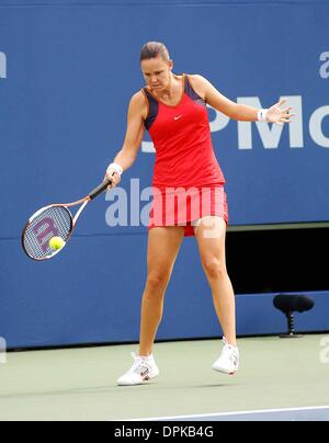 28. August 2006 - New York, New York, USA - K49434AR. US OPEN 2006 in FLUSHING MEADOW PARK QUEENS, NEW YORK NewYork 28.08.2006. ANDREA RENAULT-LINDSAY DAVENPORT(Credit Image: © Globe Photos/ZUMAPRESS.com) Stockfoto