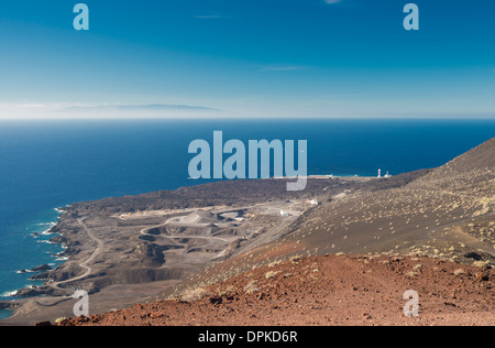 Südlichen La Palma mit dem Steinbruch, den Leuchtturm und die Salinen von Fuencaliente und El Hierro in der Ferne Stockfoto