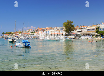 Schön am Meer Stadt von Perdika auf Aegina Insel im Saronischen Golf, Griechenland Stockfoto