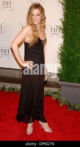 4. April 2006 - New York, New York, USA - K47416AR. FRAGRANCE FOUNDATION präsentiert den 34TH ANNUAL FIFI AWARDS an der HAMMERSTEIN BALLROOM, NEW YORK New York 03.04.2006. ANDREA RENAULT-RILEY KEOUGH(Credit Image: © Globe Photos/ZUMAPRESS.com) Stockfoto