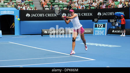 Melbourne, Victoria, Australien. 15. Januar 2014. LI NA (CHN) in Aktion während ihr Sieg über Belinda Bencic (SWI) in ihre Frauen Singles zweite Runde heute überein. LI NA bräuchte drei Sätze zu gewinnen. 6-0, 7: 6 (7: 5) (Fotos von Andrew Patron) Credit: Andrew Patron/ZUMAPRESS.com/Alamy Live-Nachrichten Stockfoto