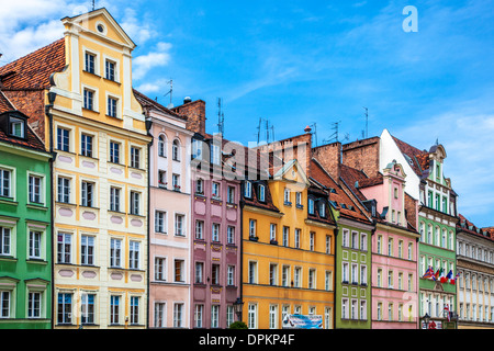 Bunte mittelalterliche Häuser in der Breslauer Altstadt Marktplatz oder Rynek. Stockfoto