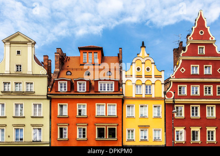 Bunte mittelalterliche Häuser in der Breslauer Altstadt Marktplatz oder Rynek. Stockfoto