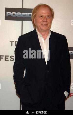 7. Mai 2006 - New York, New York, USA - K47743AR. POSEIDON-PREMIERE AUF DEM TRIBECA FILM FESTIVAL TRIBECA ARTS CENTER NEW YORK CIYT 06.05.2006. ANDREA RENAULT-2006.WOLFGANG PETERSEN (Kredit-Bild: © Globe Photos/ZUMAPRESS.com) Stockfoto