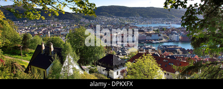 Dächer der Stadt Bergen, vom Berg Floyen, Hordaland Region, Norwegen, Skandinavien, Europa Stockfoto