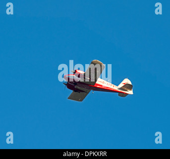 PA-23 160 Apache Twin engined Flugzeug über Aberdeen.  SCO 9023. Stockfoto