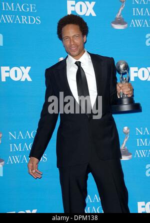 26. Februar 2006 - Los Angeles, Kalifornien, USA - K46532FB.37TH NAACP IMAGE AWARDS, DRUCKSAAL an der. SHRINE AUDITORIUM LOS ANGELES, CA.2/25/2006. FITZROY BARRETT / 2006.GARY DOURDAN (Kredit-Bild: © Globe Photos/ZUMAPRESS.com) Stockfoto
