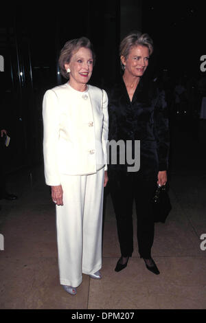 5. Oktober 2006 - FRANCESBERGENRETRO. AMERIKANISCHE KOMÖDIE AUSZEICHNUNG IN LOS ANGELES. CANDICE BERGEN UND MAMA FRANCES.1997. FITZROY BARRETT - PHTOS(Credit Image: © Globe Photos/ZUMAPRESS.com) Stockfoto