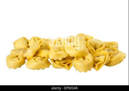 Hausgemachte Tortellini isoliert auf weiss Stockfoto