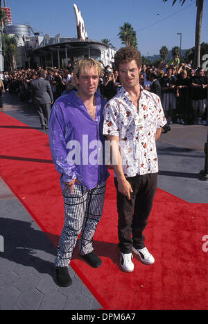 14. Dezember 2005 - K13209FB. MATT STONE und TREY PARKER.15TH jährlichen MTV VIDEO MUSIC AWARDS IN LOS ANGELES 09-10-1998.Â© FITZROY BARRETT-(Kredit-Bild: © Globe Photos/ZUMAPRESS.com) Stockfoto