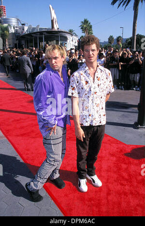 14. Dezember 2005 - K13209FB. MATT STONE und TREY PARKER.15TH jährlichen MTV VIDEO MUSIC AWARDS IN LOS ANGELES 09-10-1998.Â© FITZROY BARRETT-(Kredit-Bild: © Globe Photos/ZUMAPRESS.com) Stockfoto