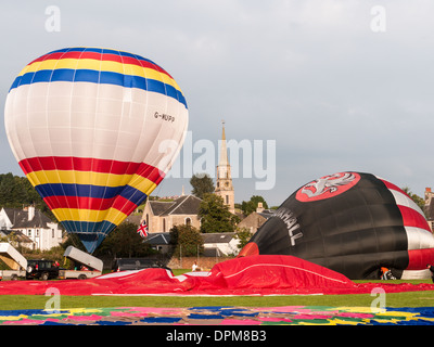 Heißluftballons am Strathaven Ballonfestival in Lanarkshire, Schottland, jeweils im August stattfindet Stockfoto