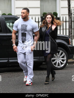 London, UK, 15. Januar 2014. Kelly Brook gesehen unterwegs mit ihrem neuen Freund David McIntosh in London Stockfoto